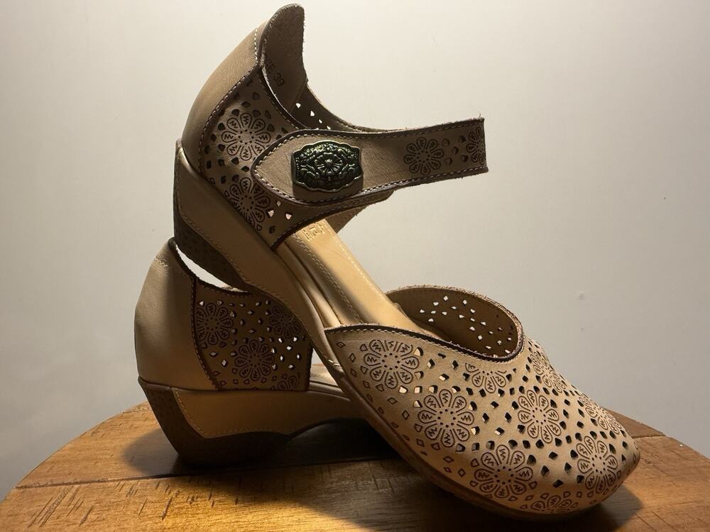 L' Artiste by Springstep Women's Beige Leather Cutout Strap Wedge Shoes Size 39